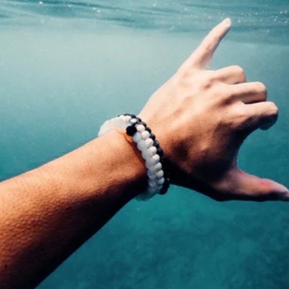 THE ICONIC CLASSIC LOKAI | Rubber Beaded Bracelet - Picture 4 of 4